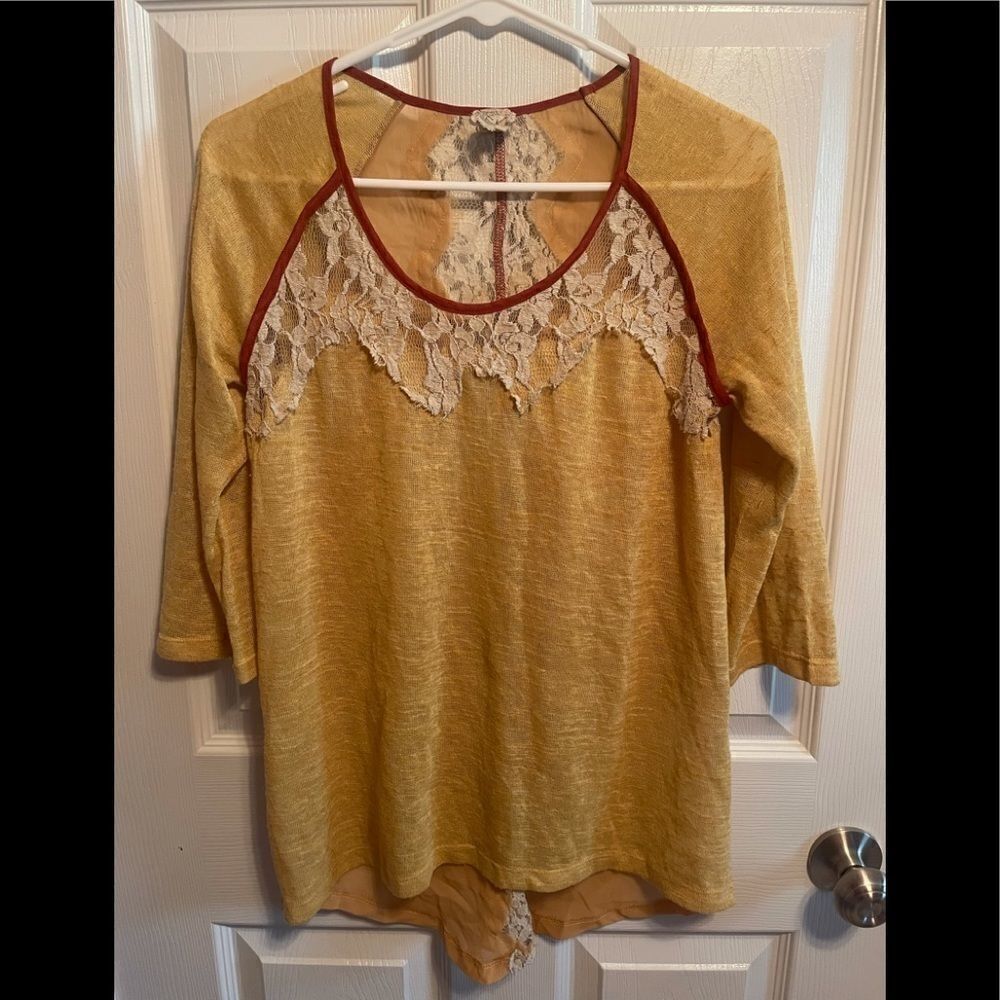 Gimmicks by BKE gold top sz S